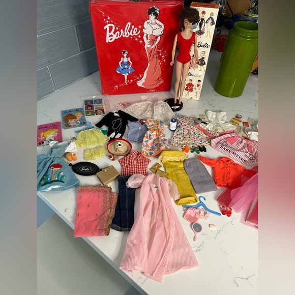 Vintage 1964 bubble cut Barbie Midge lot with case, fashions, box & accessories - Picture 3 of 16